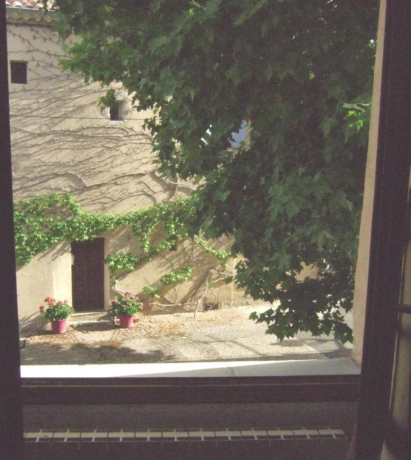 Une Maison Dans Le Village Ribiers Exterior photo