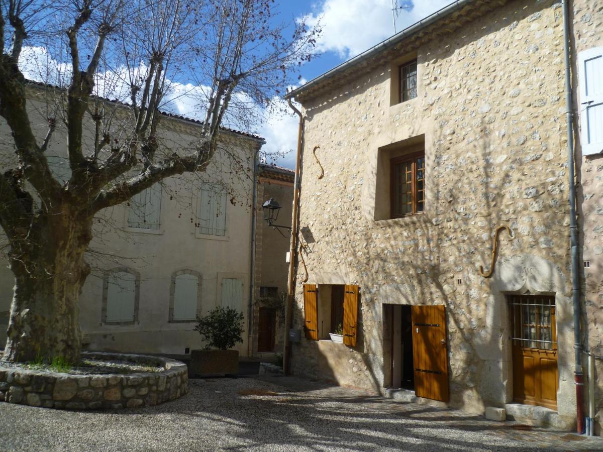 Une Maison Dans Le Village Ribiers Exterior photo